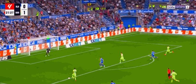 0-2莱万.gif