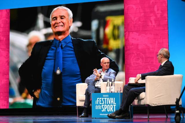 CLAUDIO-RANIERI-IL-LORD-DEL-CALCIO-Nella-foto-Claudio-RANIERI-Alessandro-VOCALELLI-Festival-dello-Sport-Teatro-Sociale-Trento-22-settembre-2022_imagefullwide.jpg